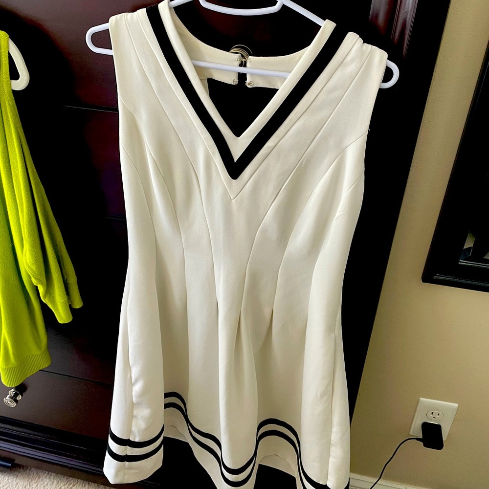 HM white v neck dress